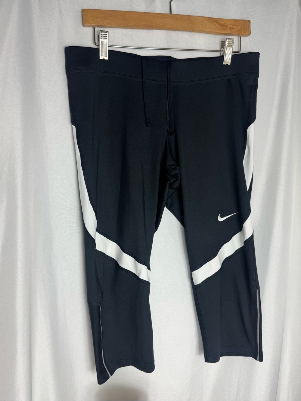 Nike Dri Fit Athletic Capri Leggings Large 
Golf tennis pickleball NWT